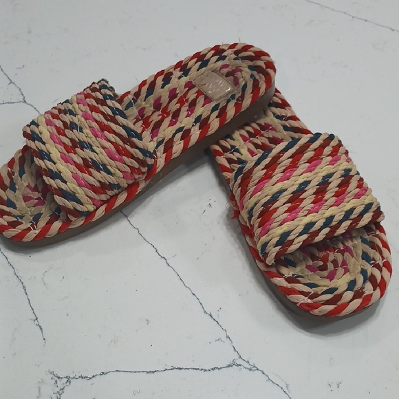 Colorful  Women's Sandals, By Crown & Ivy, Made Out Of Colorful Fabrics, Sz 6.5 - Picture 3 of 5
